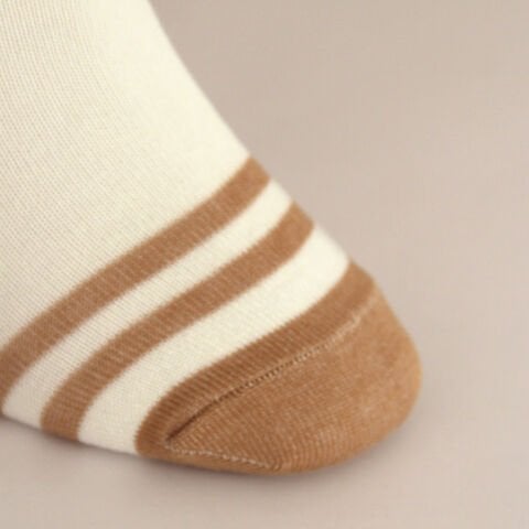 Kırık Beyaz Kahverengi Çizgili Ayı Desenli Patik Kadın Çorap