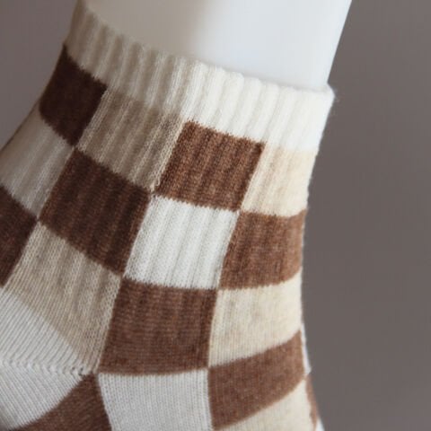 Beyaz Koyu Kahverengi Damalı Patik Kadın Çorabı