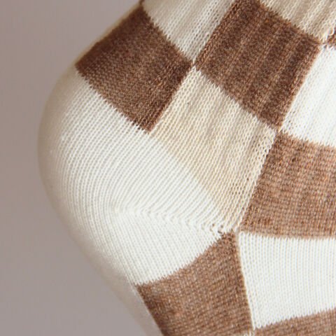 Beyaz Koyu Kahverengi Damalı Patik Kadın Çorabı