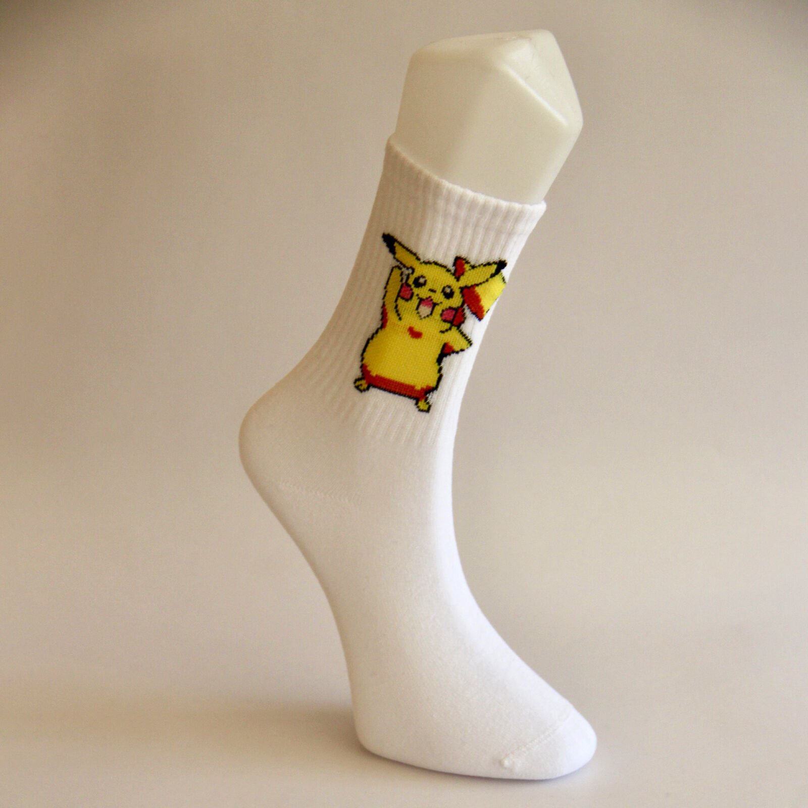 Pikachu Desenli Unisex Beyaz Renkli Uzun Çılgın Çorap