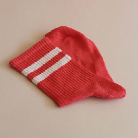 %100 Pamuk Uzun Çizgili Dikişsiz Kadın Çorabı – 3\'lü Paket (Kırmızı, Sarı, Siyah)