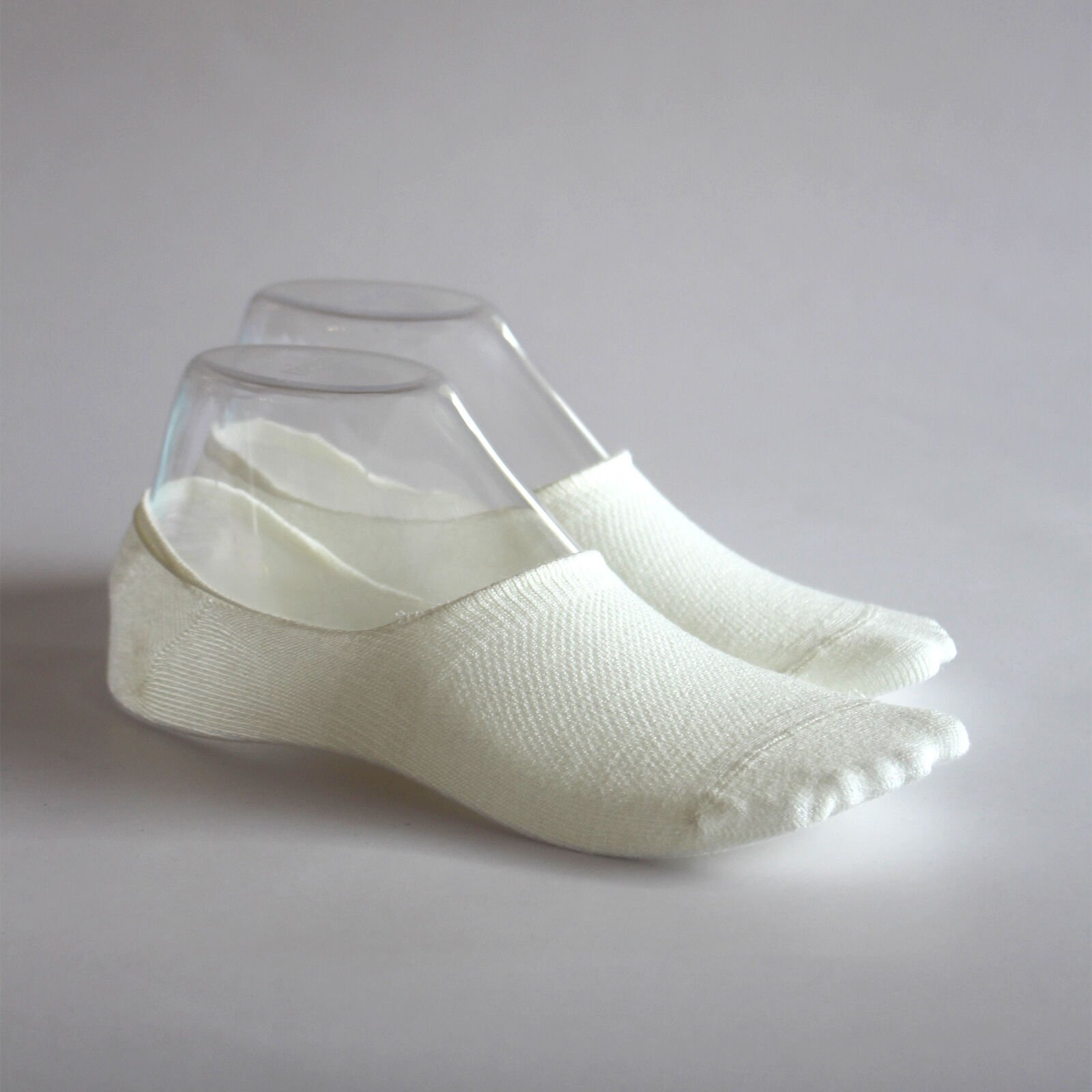 Beyaz Bambu Dikişsiz Kısa Babet Kadın Çorap