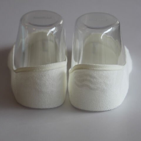 Beyaz Bambu Dikişsiz Kısa Babet Kadın Çorap