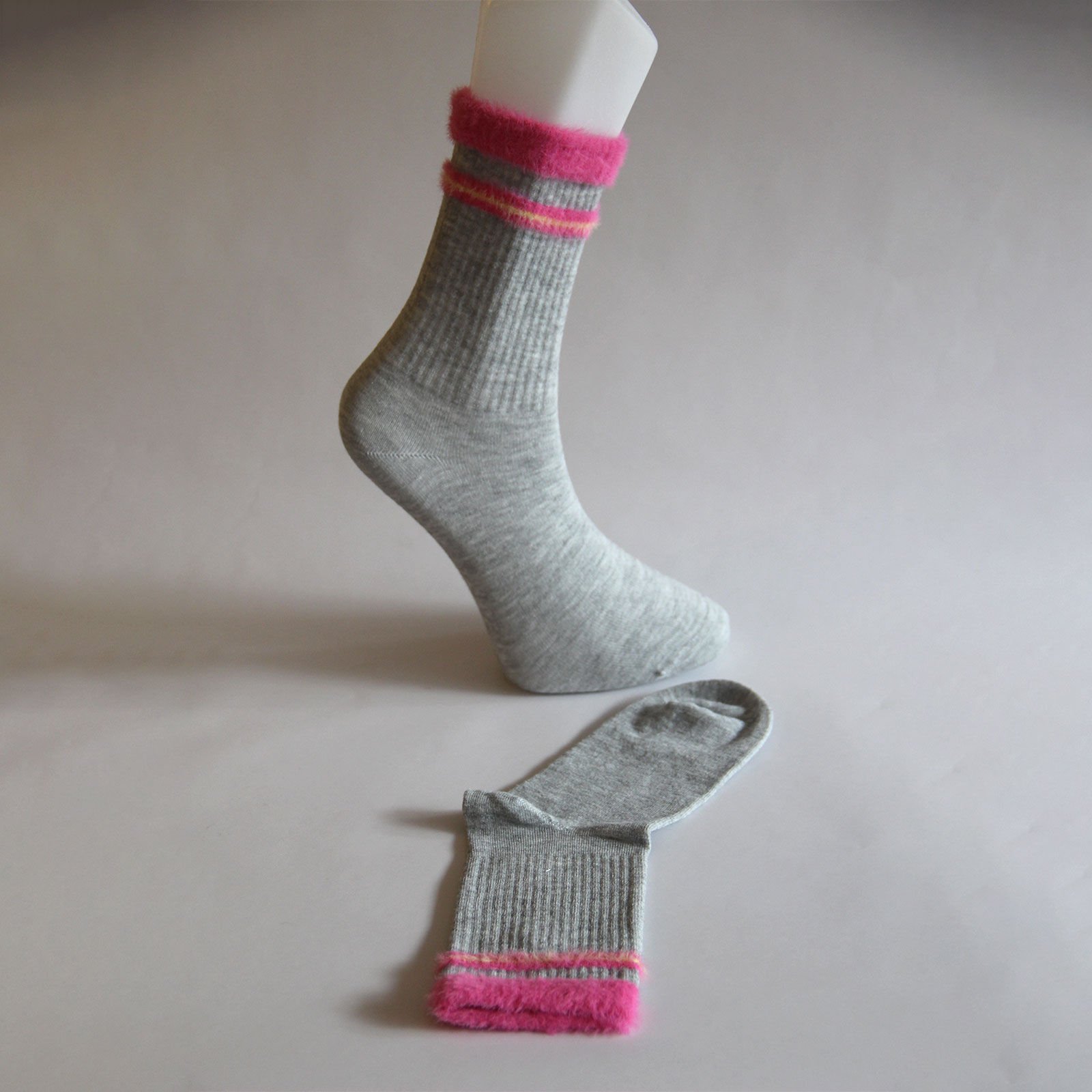 Dikişsiz Pembe Çizgili Kadın Patik Çorap – Gri Renkli