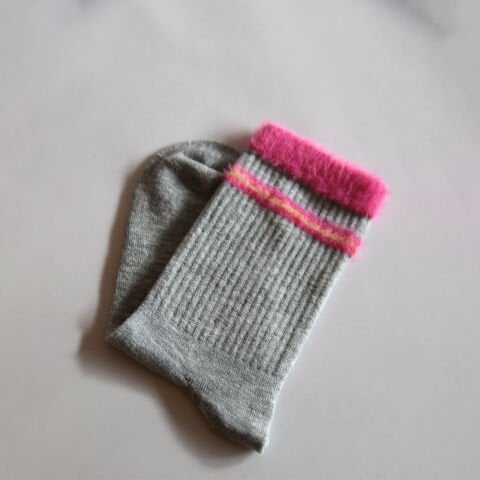 Dikişsiz Pembe Çizgili Kadın Patik Çorap – Gri Renkli