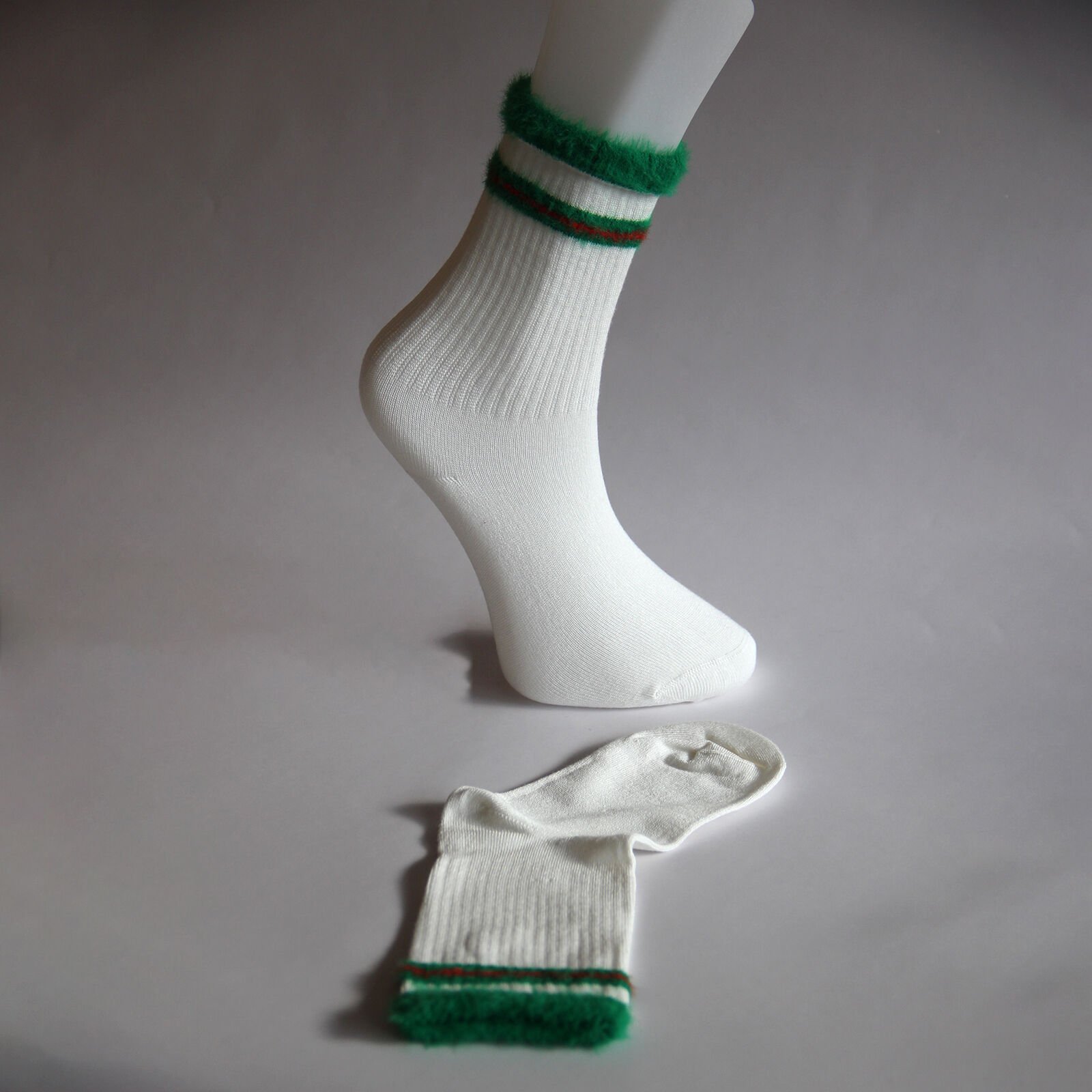 Dikişsiz Yeşil Çizgili Kadın Patik Çorap – Kırık Beyaz