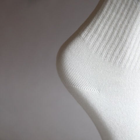 Dikişsiz Yeşil Çizgili Kadın Patik Çorap – Kırık Beyaz