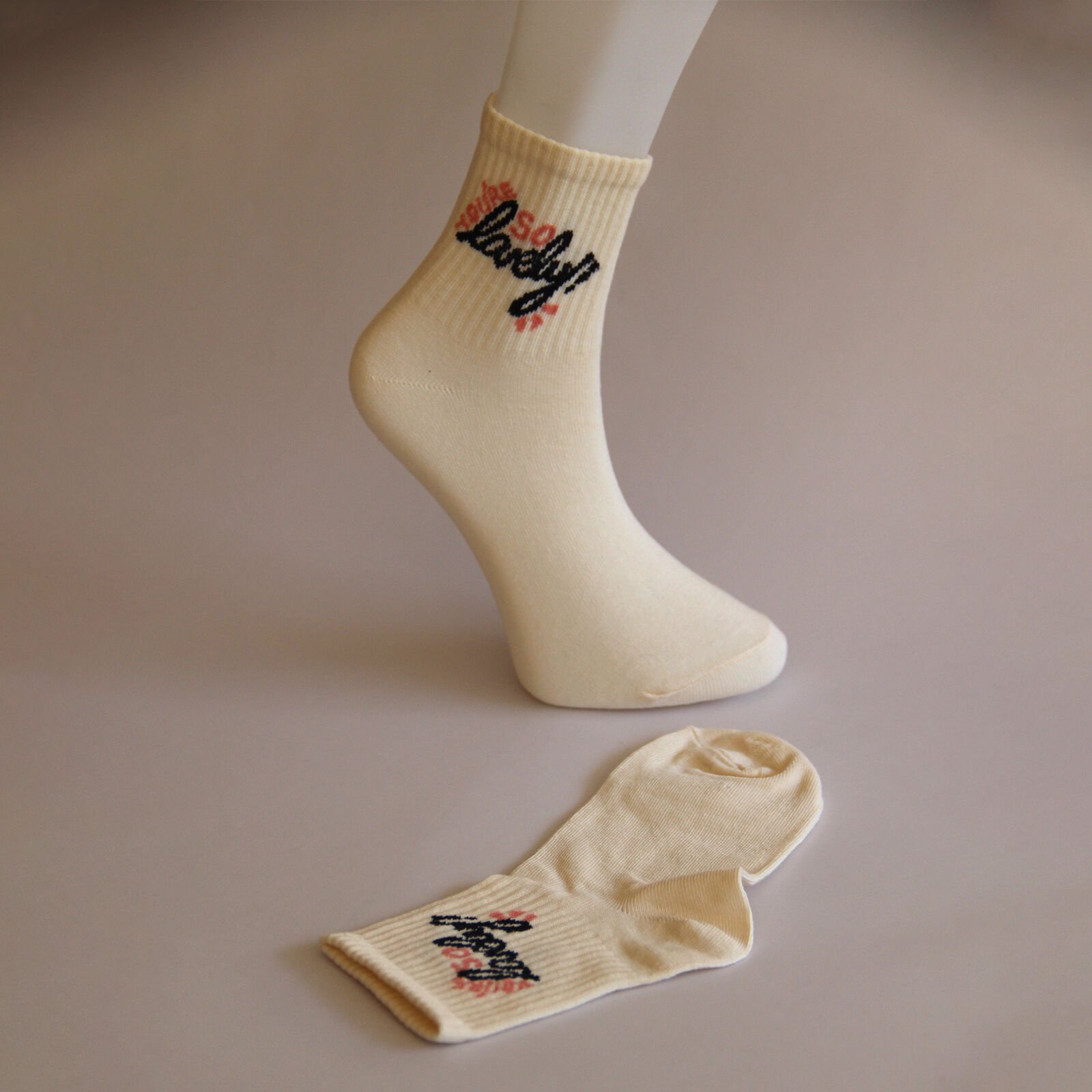 So Lovely Yazılı Kadın Çorap – Krem