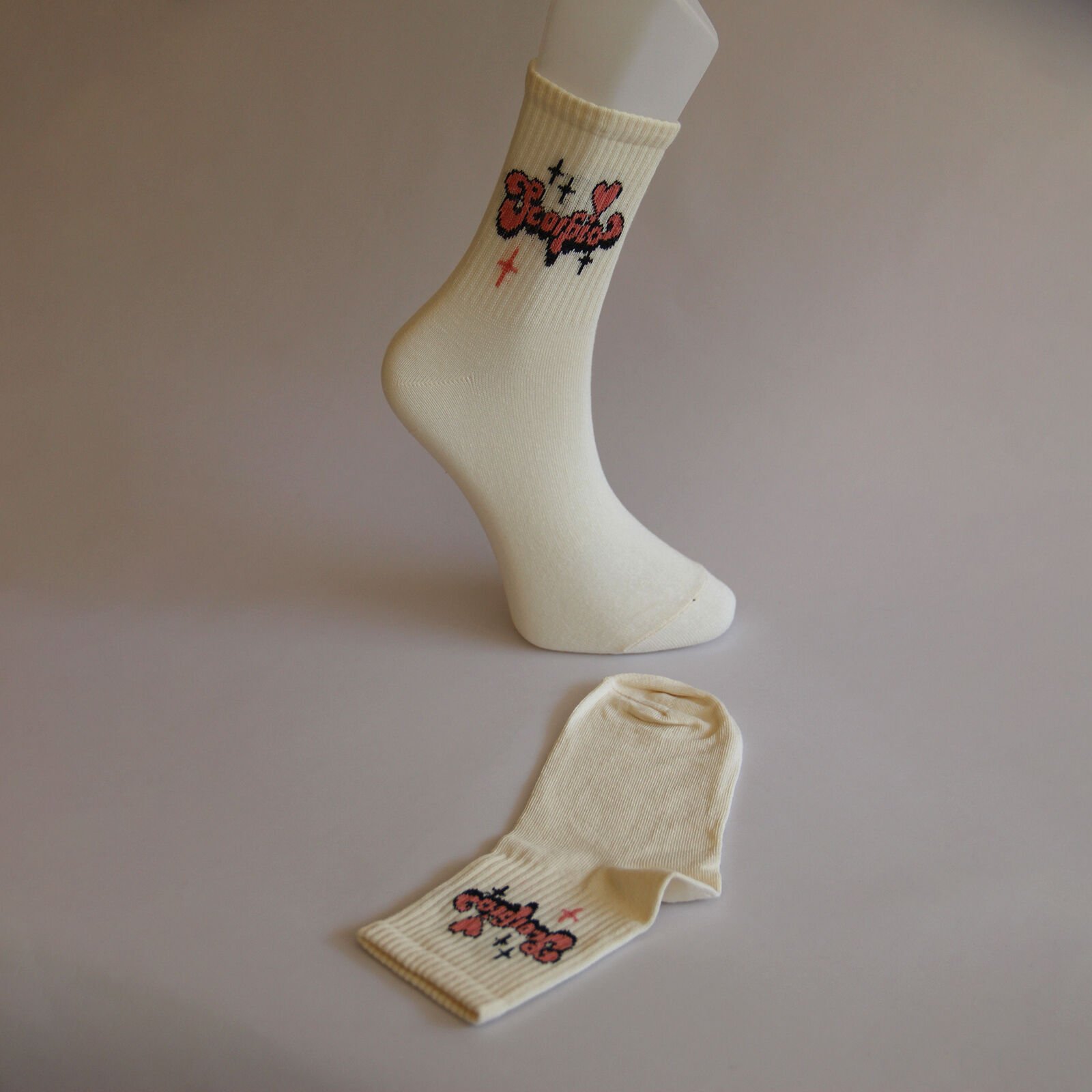 Scorpio Yazılı Kadın Çorap – Krem Renkli
