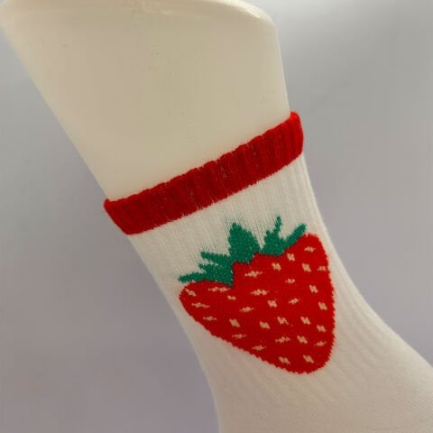 Çilek Desenli Soket Çorap – Beyaz