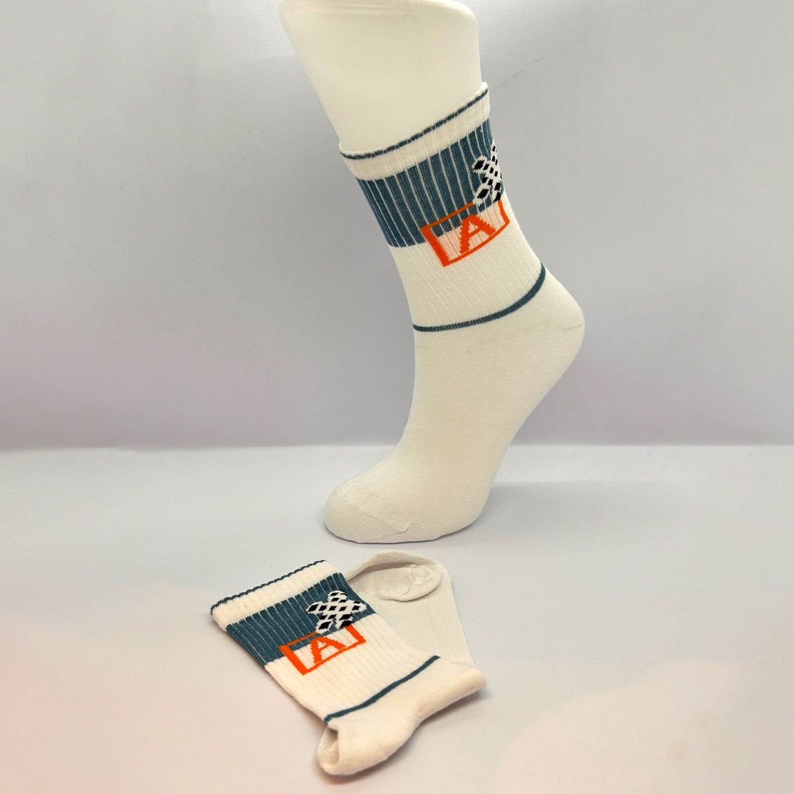 A Harfi Desenli One Size Dikişsiz Çocuk Çorabı – Mavi