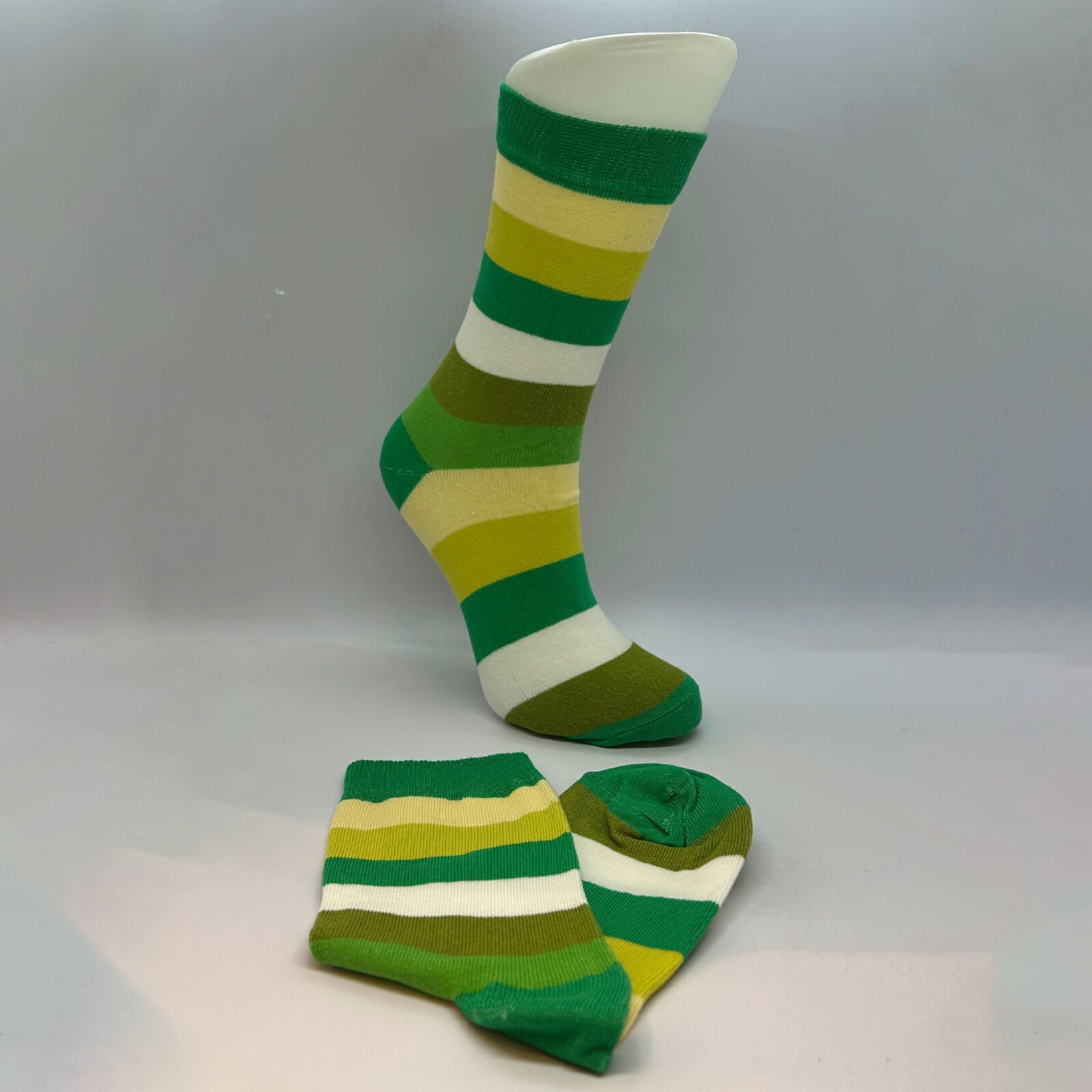 Desenli Dikişsiz Kadın Soket Çorap – Yeşil