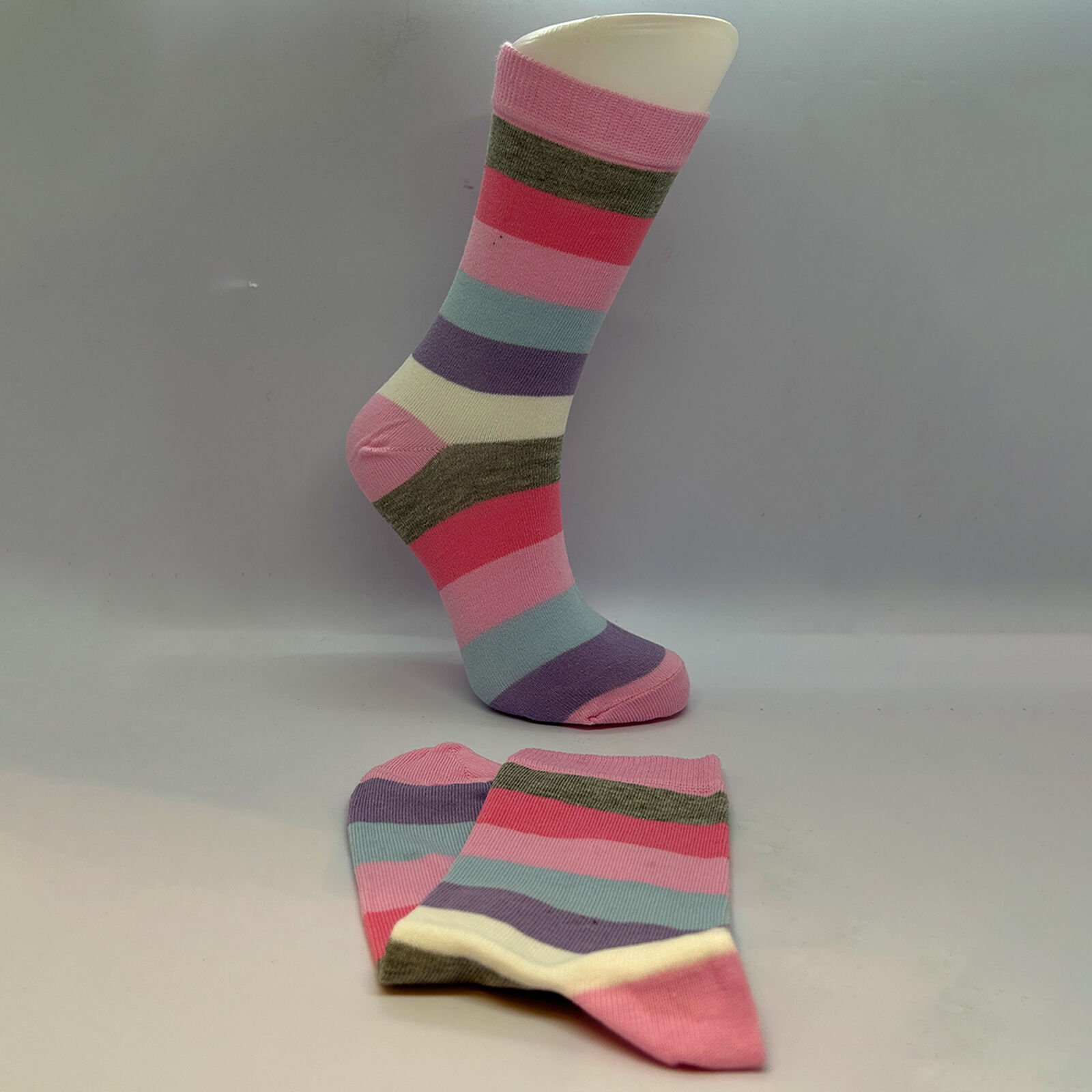 Desenli Dikişsiz Kadın Soket Çorap – Pembe