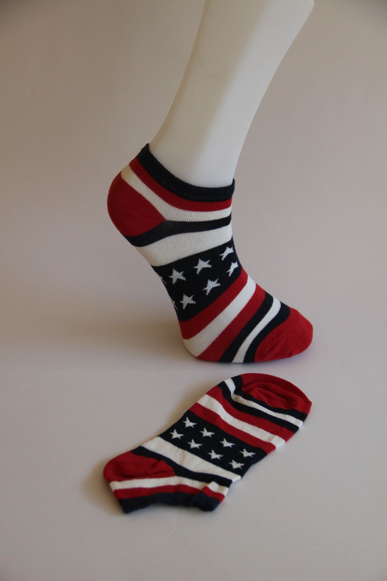 Kırmızı Mavi Desenli Unisex Çorap – Lacivert