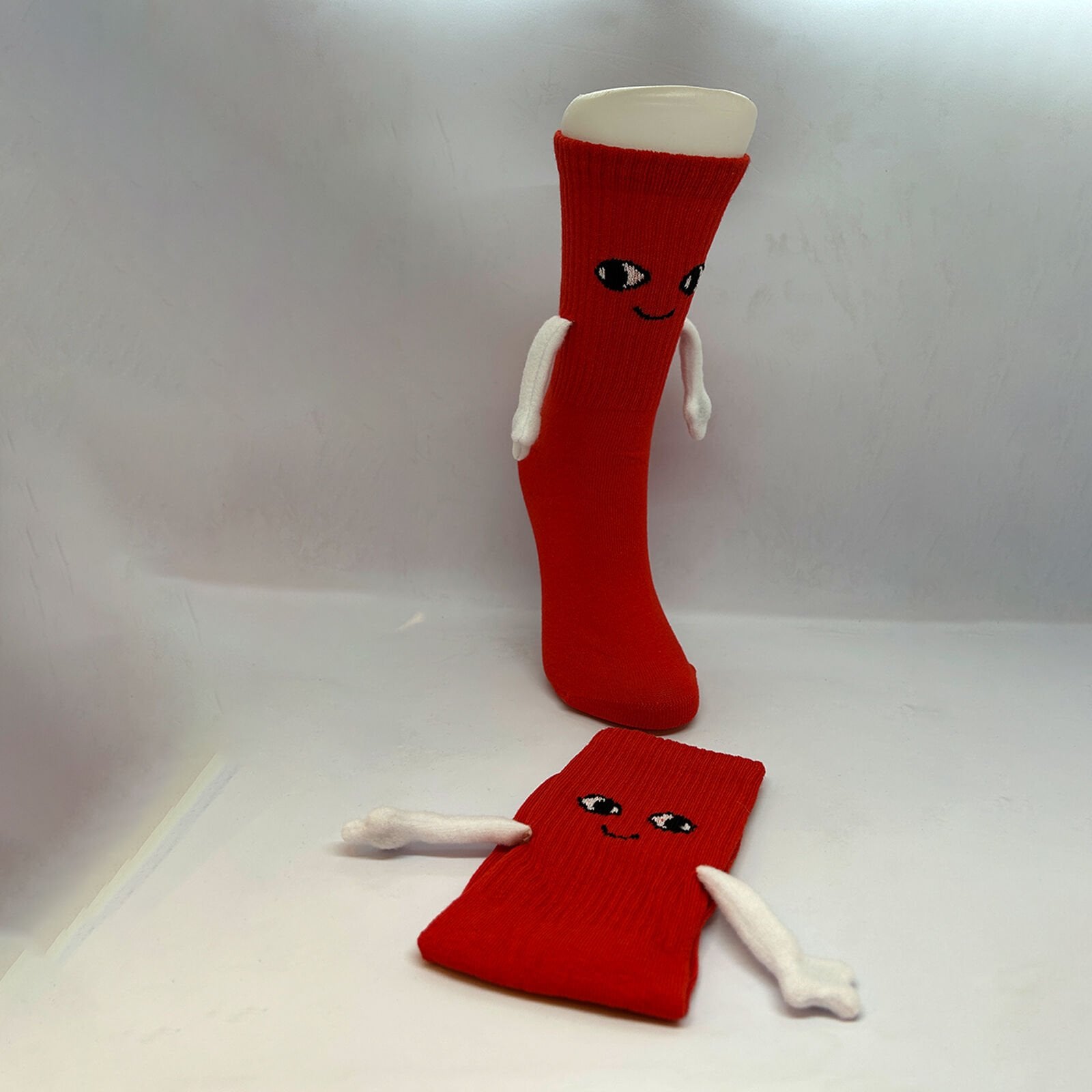 Halay Çeken Figürlü Unisex Kırmızı Dikişsiz Çılgın Çorap