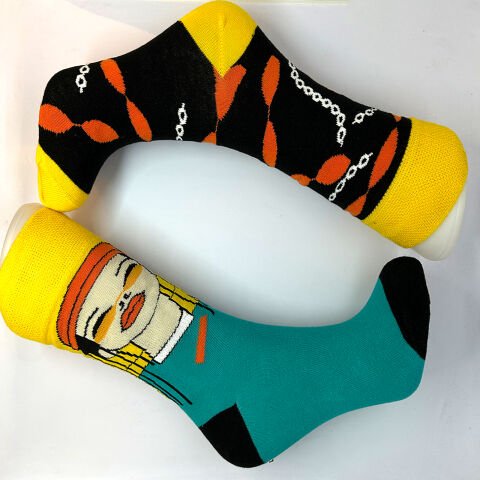 Sağ-Sol Farklı Rastalı Desenli Kadın Çılgın Çorap