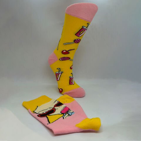 Sağ-Sol Farklı Pembe Kiraz ve Şeker Desenli Çılgın Çorap