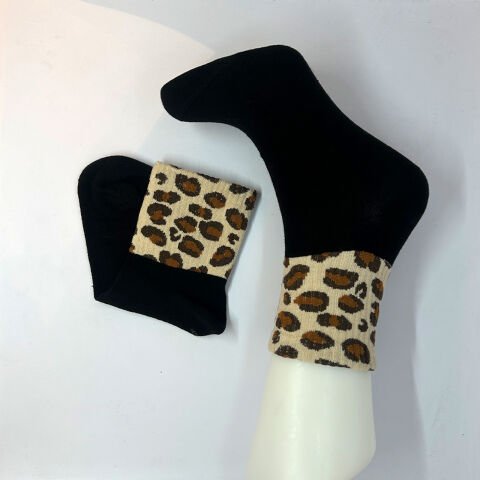 Leopar Desenli Dikişsiz Kadın Çorap – Siyah