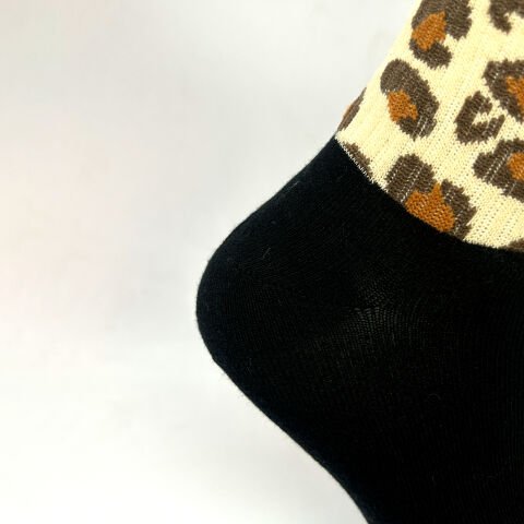 Leopar Desenli Dikişsiz Kadın Çorap – Siyah