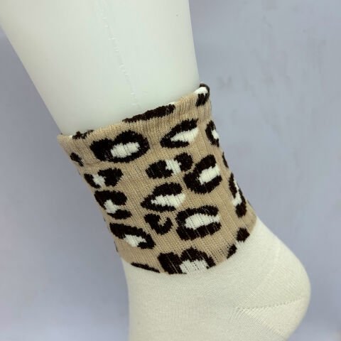 Leopar Desenli Dikişsiz Kadın Çorap – Kırık Beyaz