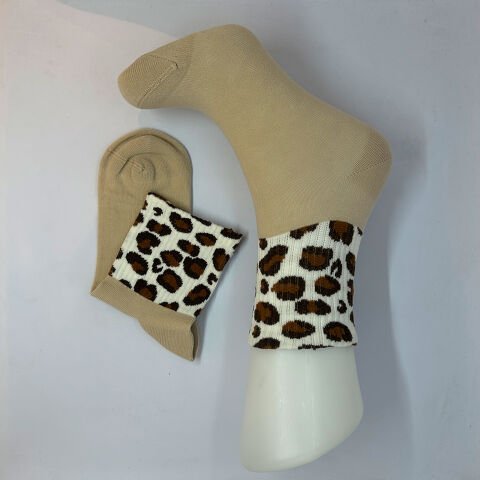 Leopar Desenli Dikişsiz Kadın Çorap – Krem