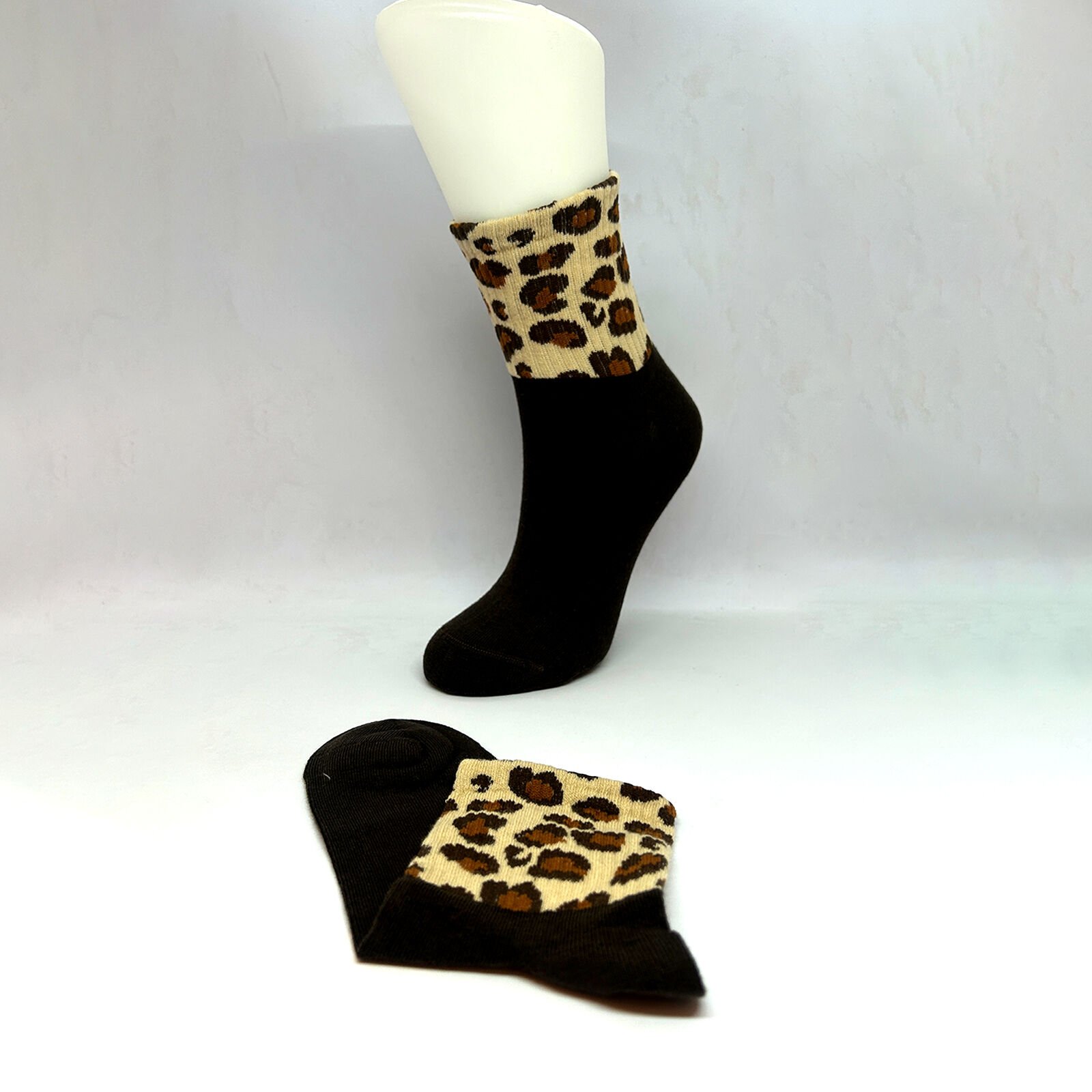 Leopar Desenli Dikişsiz Kadın Çorap – Acı Kahve