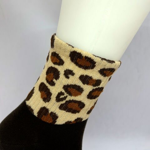 Leopar Desenli Dikişsiz Kadın Çorap – Acı Kahve