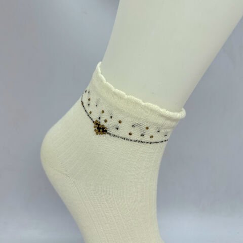 Kalp Desenli Taşlı Dikişsiz Kız Çocuk Çorabı – Kırık Beyaz