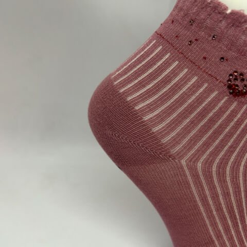 Kalp Desenli Taşlı Dikişsiz Kız Çocuk Çorabı – Pembe