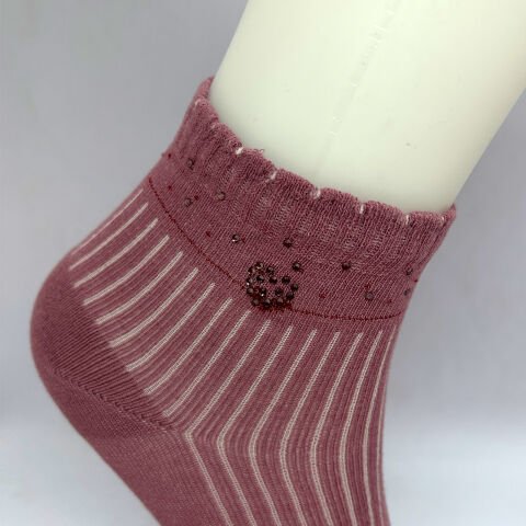 Kalp Desenli Taşlı Dikişsiz Kız Çocuk Çorabı – Pembe