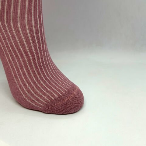 Kalp Desenli Taşlı Dikişsiz Kız Çocuk Çorabı – Pembe