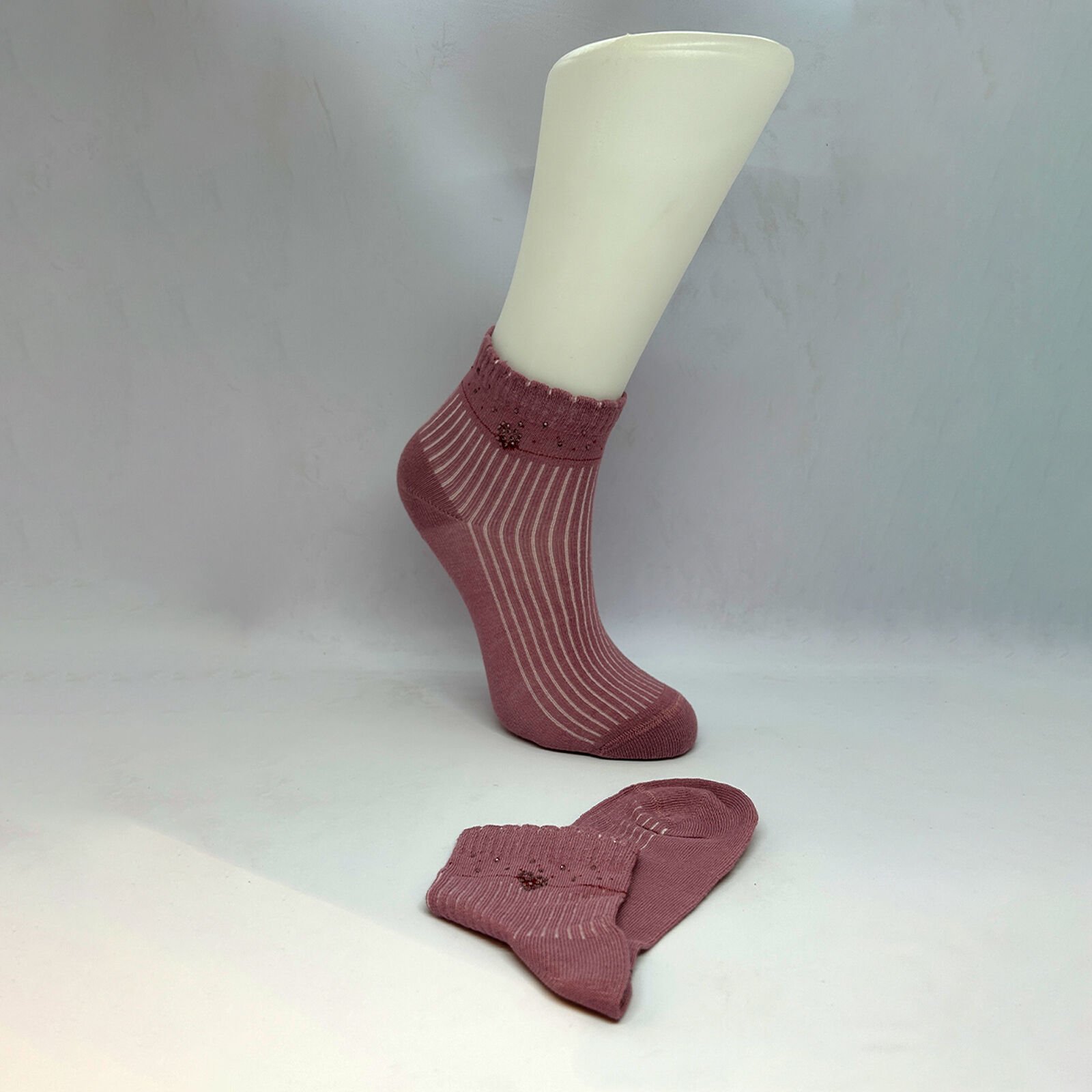 Kalp Desenli Taşlı Dikişsiz Kız Çocuk Çorabı – Pembe