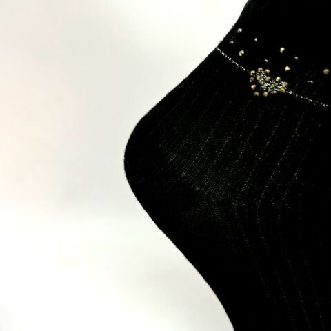 Kalp Desenli Taşlı Dikişsiz Kız Çocuk Çorabı – Siyah