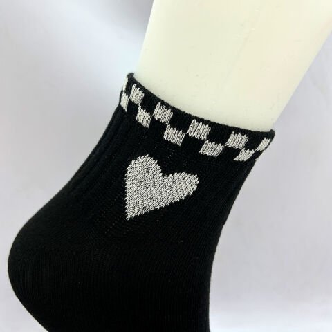 Beyaz Kalp Desenli Dikişsiz Soket Unisex Çorap – Siyah