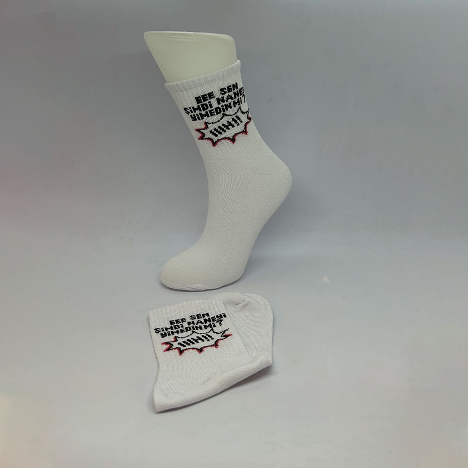 “Eee Sen Şimdi Naneyi Yedin mi?” Yazı Karakterli Unisex Soket Çorap Beyaz